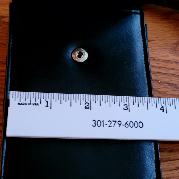 Wallet. Over the shoulder strap. Keep your valuables close! Ornament included. - Picture 4 of 6